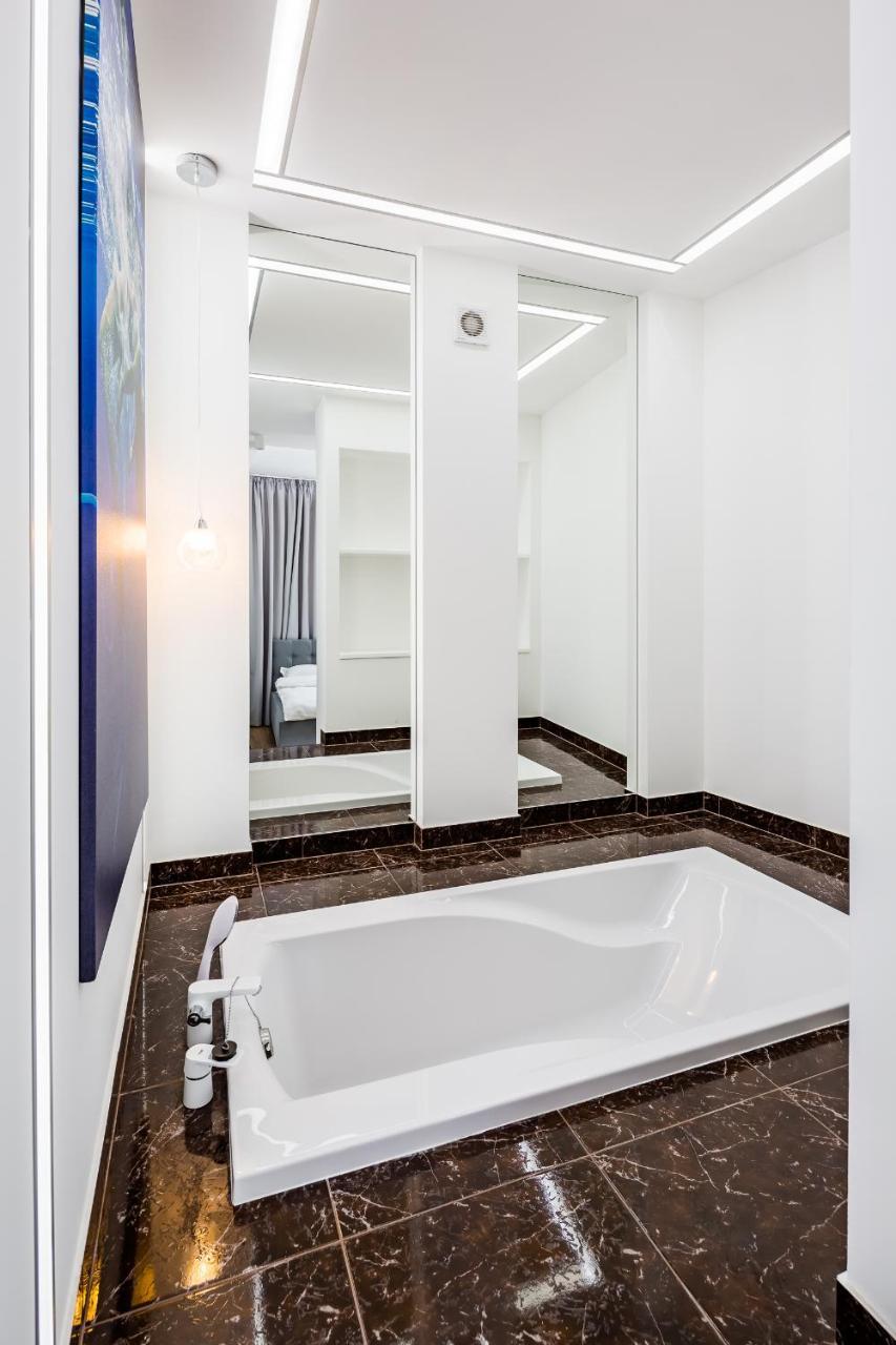 Royal Premier Apartment Lviv Bagian luar foto